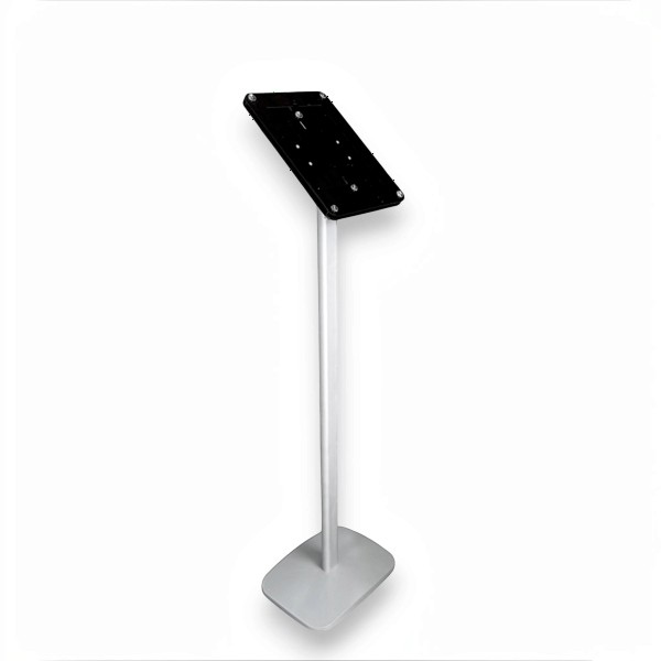 Podni stalak za tablet visine 120 cm sa stabilnom metalnom konstrukcijom i sigurnim držačem. Idealan za prodavnice, sajmove i poslovne prostore.