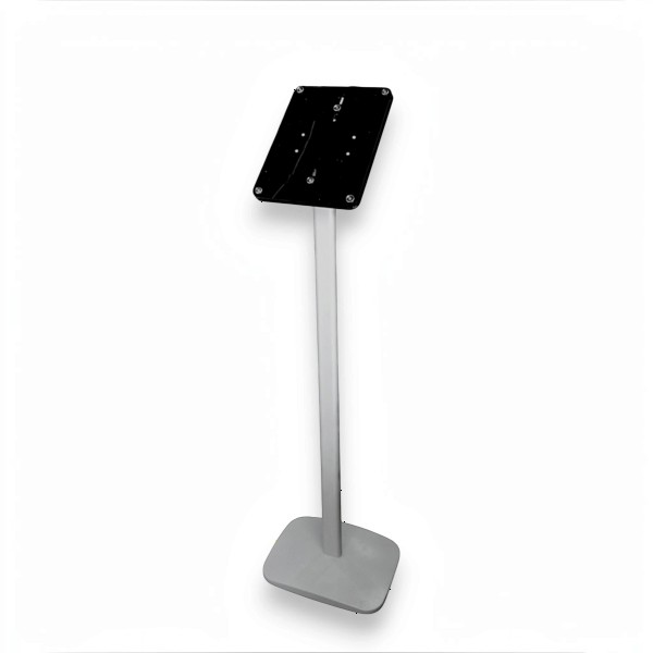Podni stalak za tablet visine 120 cm sa stabilnom metalnom konstrukcijom i sigurnim držačem. Idealan za prodavnice, sajmove i poslovne prostore.
